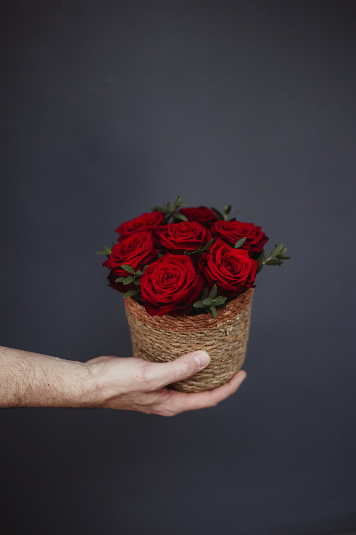 Corbeille de roses rouge